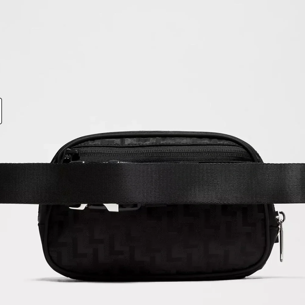 Lululemon Everywhere Belt Bag 1L in Black L Monogram Jacquard - Picture 7 of 8